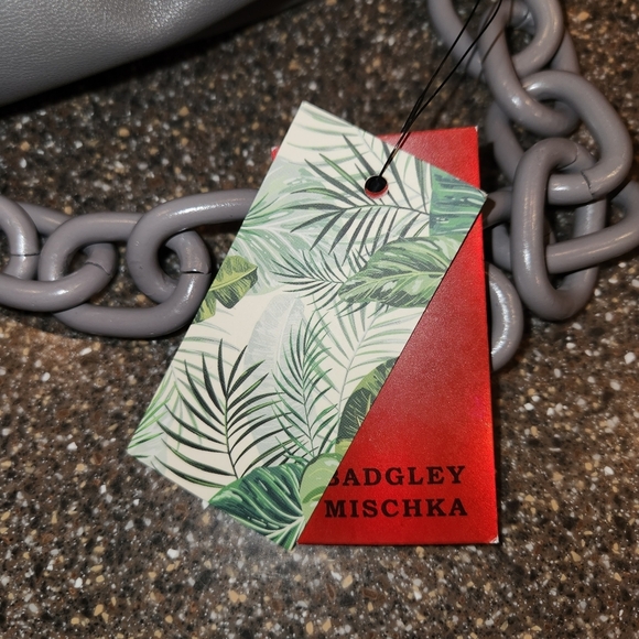 NWT Badgley Mischka Gray Wrapped Frame Clutch With Chain Strap Spring Closure - Picture 9 of 14